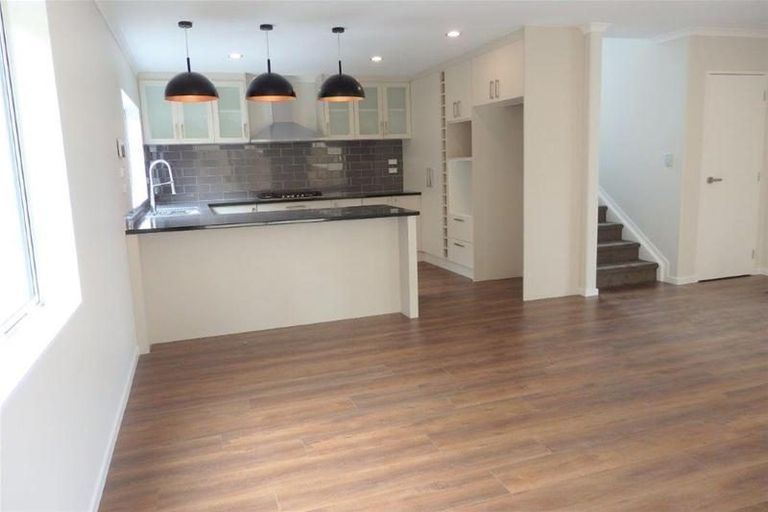 Photo of property in 104 Keri Vista Rise, Papakura, 2110