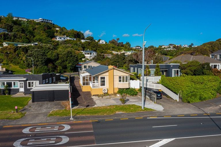 Photo of property in 140 Mana Esplanade, Paremata, Porirua, 5026