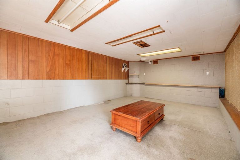 Photo of property in 2 Ashbourne Place, Glendene, Auckland, 0602