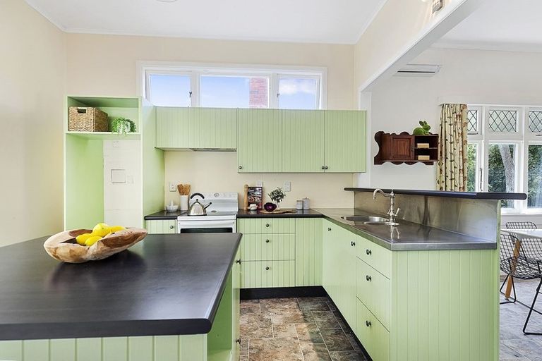 Photo of property in 16 Samoa Street, Kilbirnie, Wellington, 6022