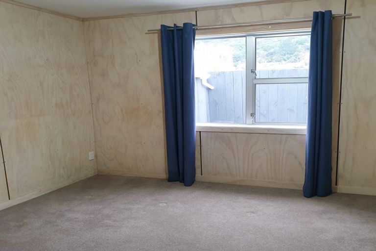 Photo of property in 52 Stokes Valley Road, Stokes Valley, Lower Hutt, 5019