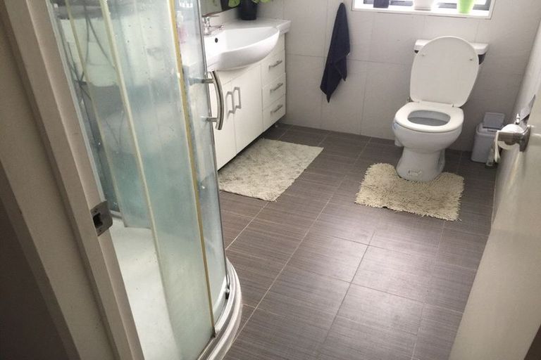 Photo of property in 3179 Great North Road, New Lynn, Auckland, 0600