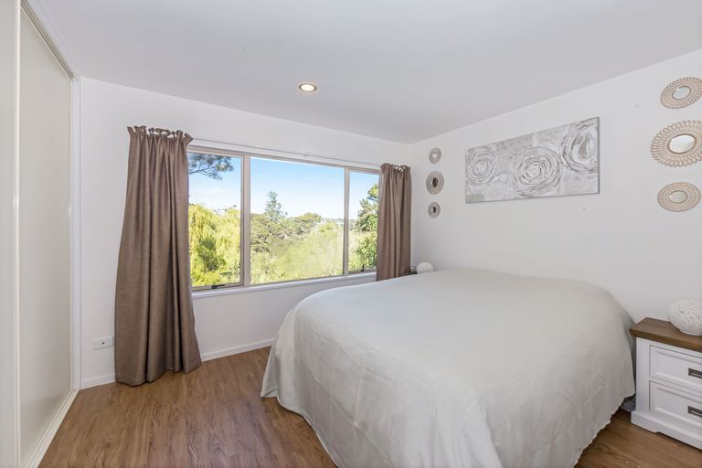 Photo of property in 1/206 Manuka Road, Bayview, Auckland, 0629