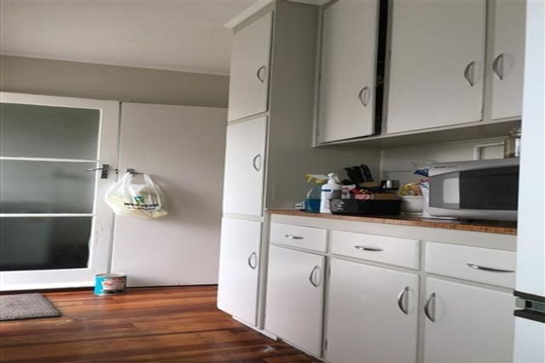 Photo of property in 90 Riverpark Crescent, Henderson, Auckland, 0610