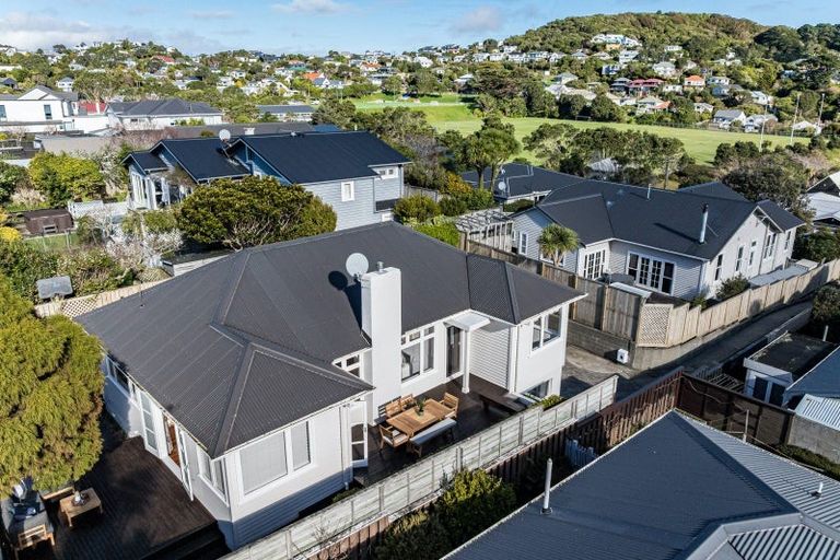 Photo of property in 23 Lucknow Terrace, Khandallah, Wellington, 6035