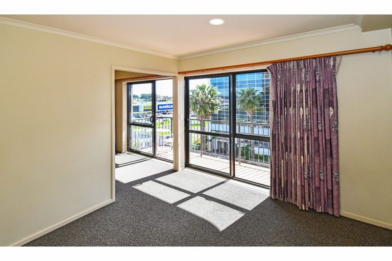 Photo of property in The Rennaissance, 4j/18 Ronwood Avenue, Manukau, Auckland, 2104