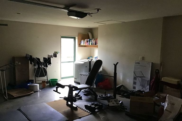 Photo of property in 36 Woodbank Drive, Glen Eden, Auckland, 0602