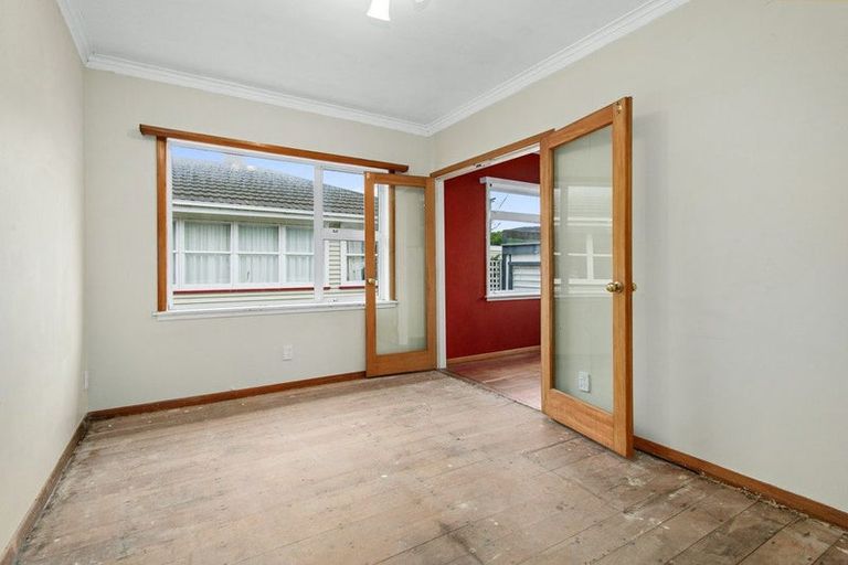 Photo of property in 142 Main Road, Tawa, Wellington, 5028
