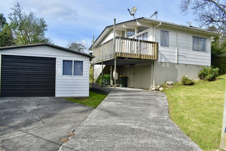 Photo of property in 3 Garton Drive, Massey, Auckland, 0614