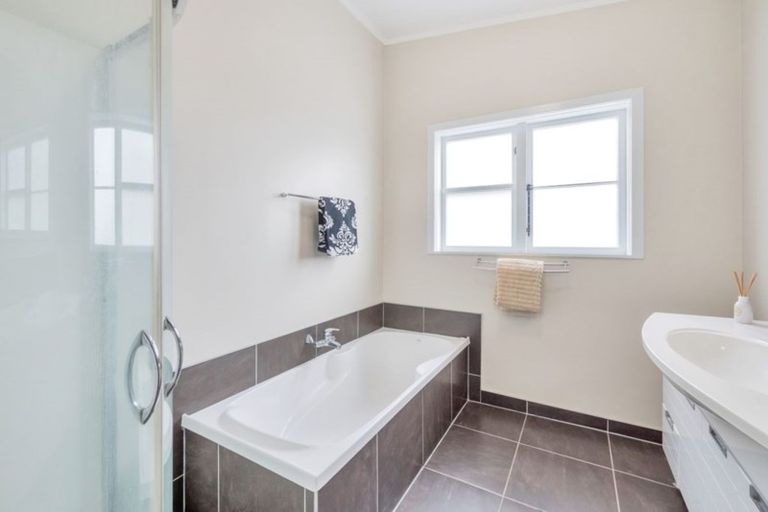 Photo of property in 4 Nelson Street, Helensville, 0800