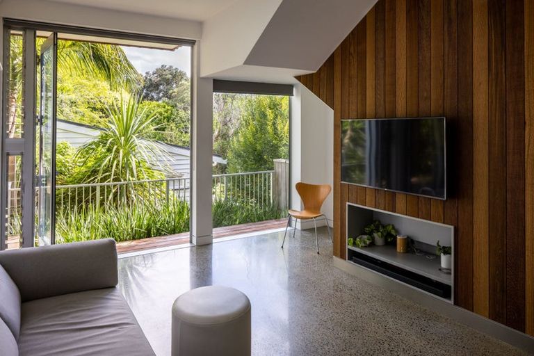 Photo of property in 2/83 Hinemoa Street, Birkenhead, Auckland, 0626