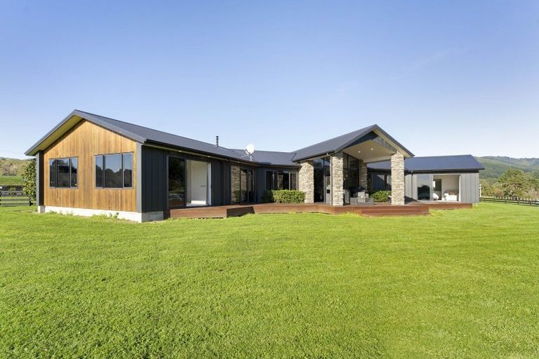 Photo of property in 180 North Manakau Road, Manakau, Levin, 5573