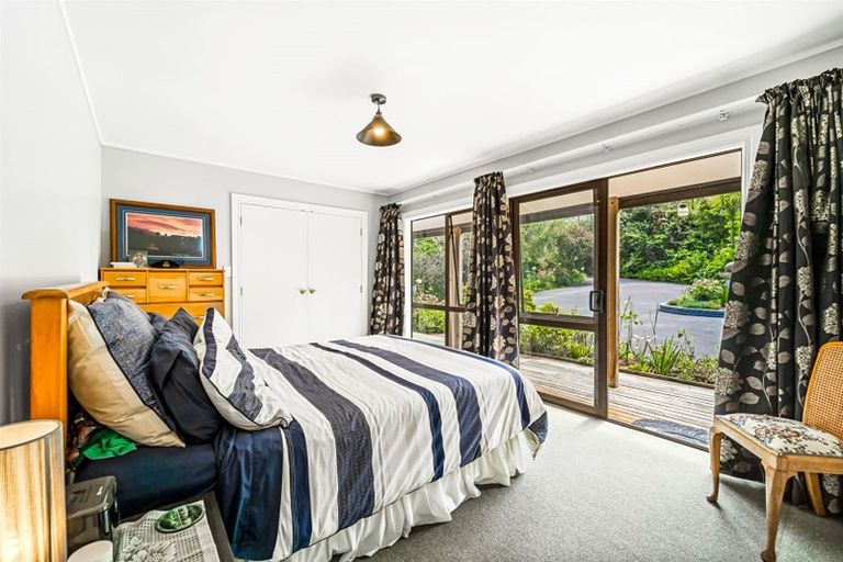 Photo of property in 12 Hobbs Road, Matakatia, Whangaparaoa, 0930