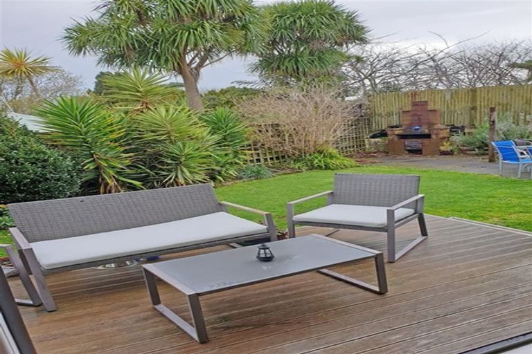 Photo of property in 16 Acacia Place, Bell Block, New Plymouth, 4312