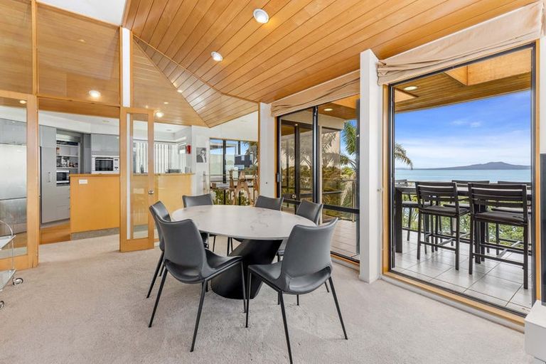 Photo of property in 2/19 Churchill Road, Murrays Bay, Auckland, 0630