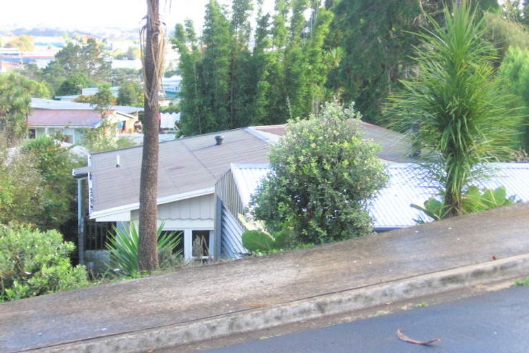 Photo of property in 10 Kukupa Road, Sunnyvale, Auckland, 0612