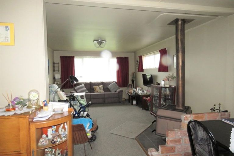 Photo of property in 27 Lyndhurst Street, Westport, 7825