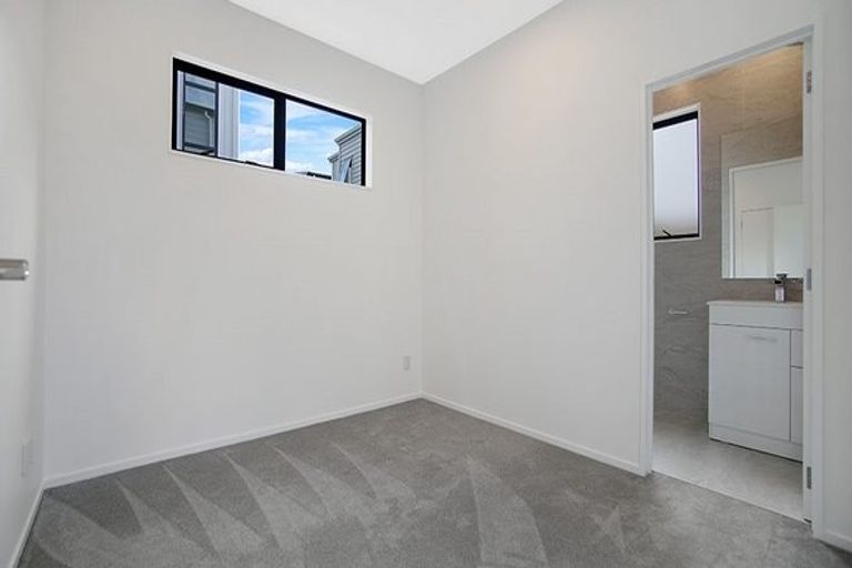 Photo of property in 110 Bellbird Street, Papakura, 2110