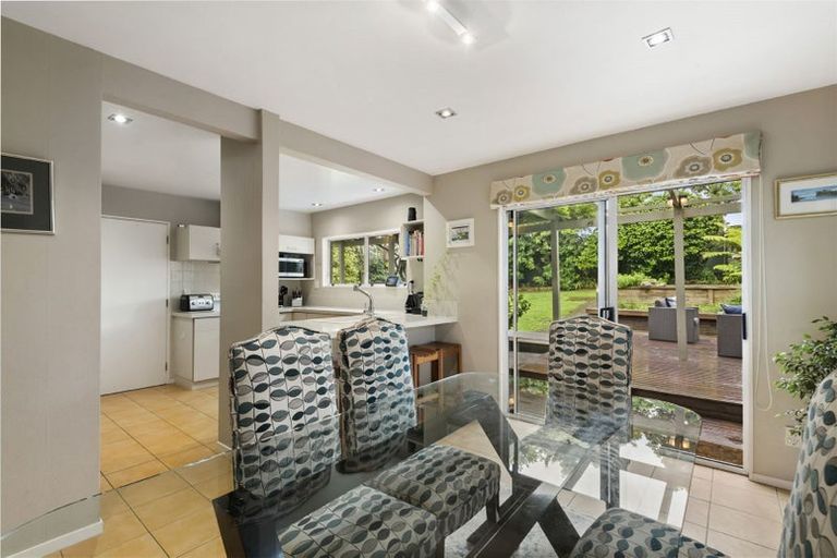 Photo of property in 3 Augusta Place, Forrest Hill, Auckland, 0620