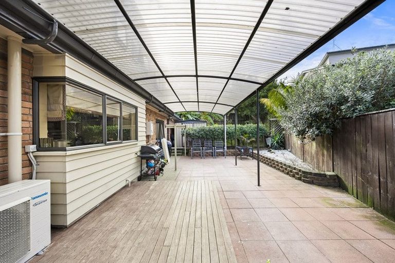 Photo of property in 1 Seresin Crescent, Flat Bush, Auckland, 2016