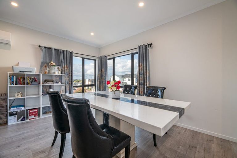 Photo of property in 24 Eric Gifford Drive, Ranui, Auckland, 0612