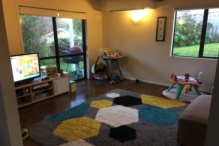 Photo of property in 2/37 Roberts Road, Glenfield, Auckland, 0629