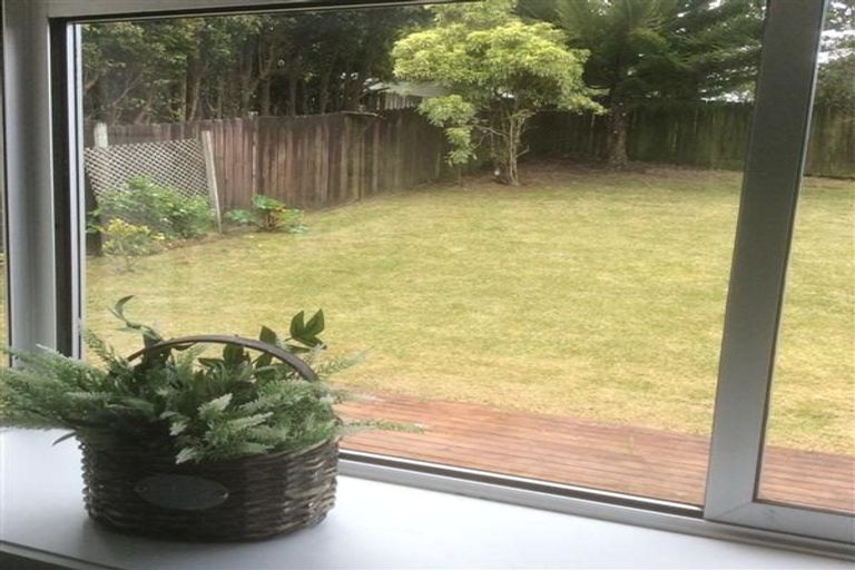 Photo of property in 7 Trengove Place, West Harbour, Auckland, 0618