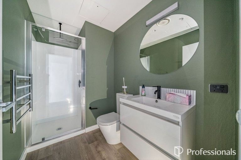 Photo of property in Unit 302,l3, 302/14 Laings Road, Hutt Central, Lower Hutt, 5010