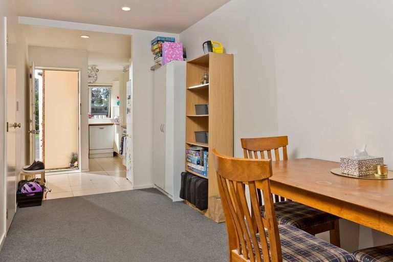 Photo of property in 4/31 Fields Parade, Oteha, Auckland, 0632