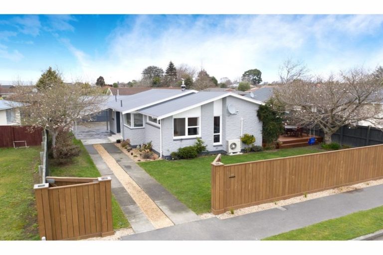 Photo of property in 127 Northcote Road, Northcote, Christchurch, 8052