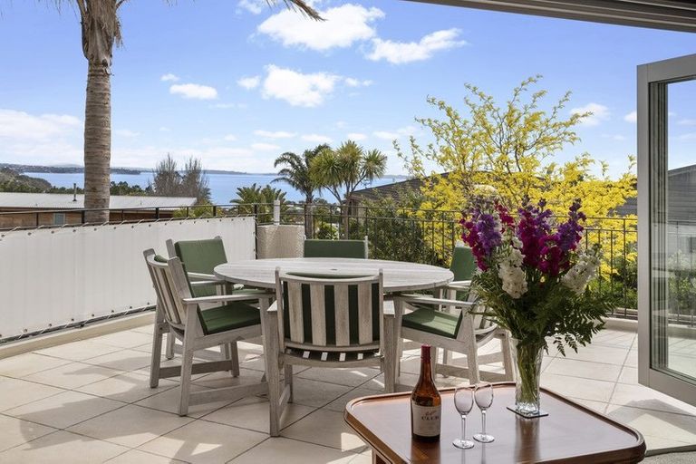 Photo of property in 2/164 Aberdeen Road, Campbells Bay, Auckland, 0620