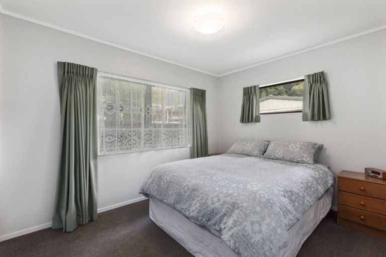 Photo of property in 27a Tawhai Street, Stokes Valley, Lower Hutt, 5019