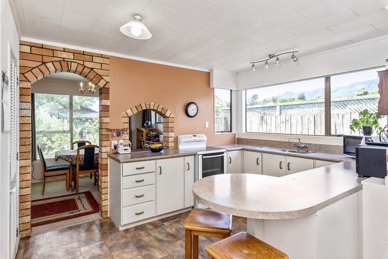 Photo of property in 6 Tawa Street, Waikanae, 5036