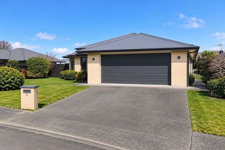 Photo of property in 2 Angus Place, Carterton, 5713