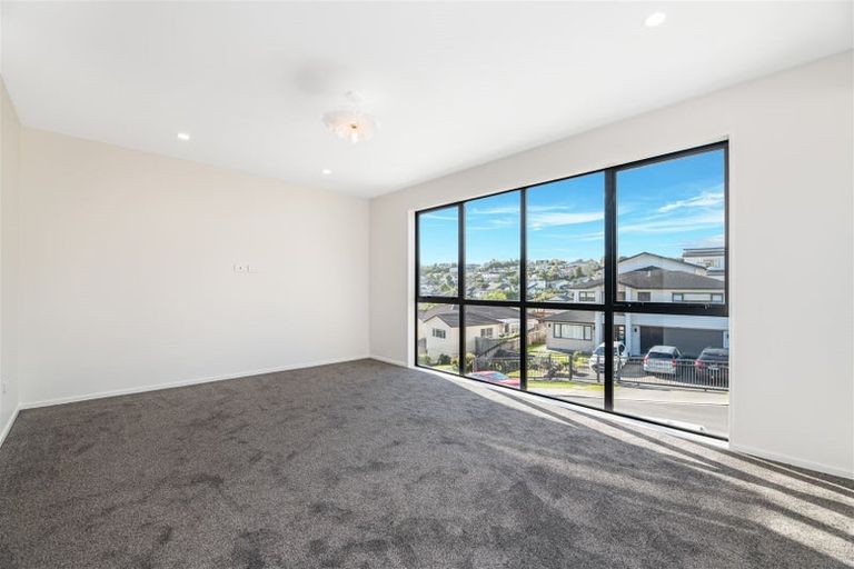 Photo of property in 126 San Valentino Drive, Henderson, Auckland, 0612