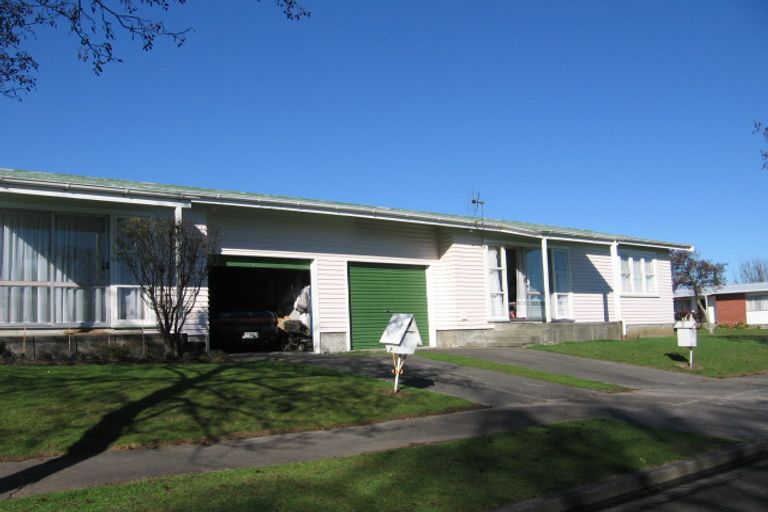Photo of property in 2 Abraham Crescent, Milson, Palmerston North, 4414