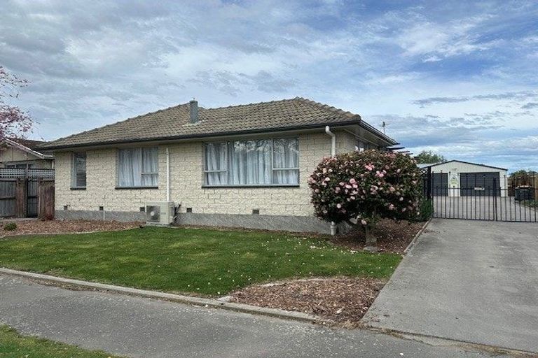 Photo of property in 82 Lowry Avenue, Redwood, Christchurch, 8051
