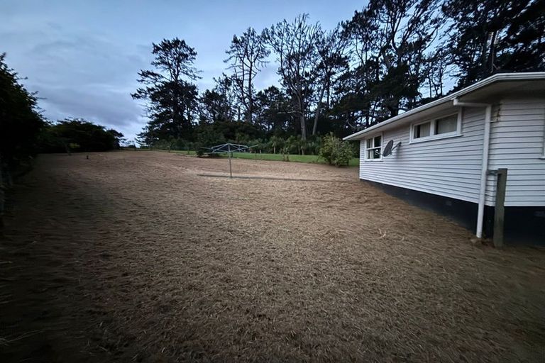 Photo of property in 17 Thornlow Street, Glendene, Auckland, 0602