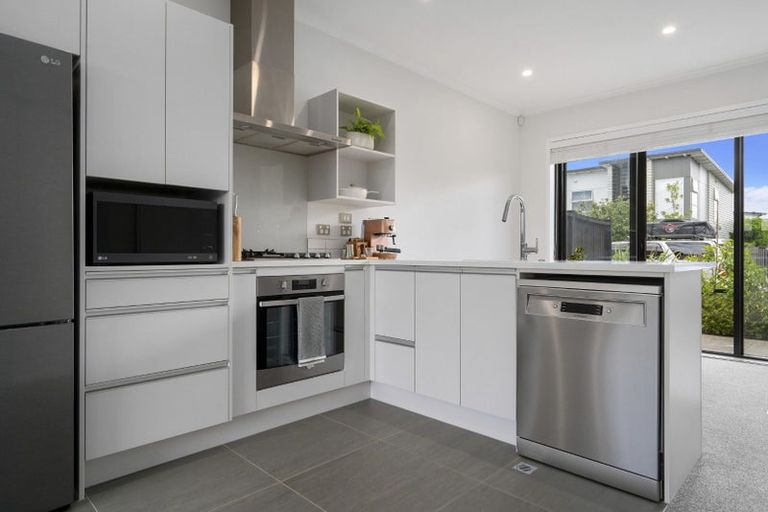 Photo of property in 4 Walter Merton Road, Hobsonville, Auckland, 0616