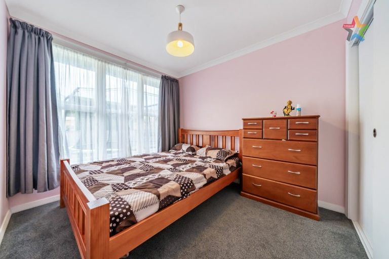 Photo of property in 14 Young Grove, Stokes Valley, Lower Hutt, 5019