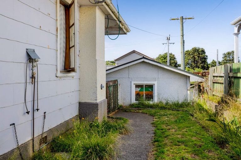 Photo of property in 28 Cambridge Street, Patea, 4520