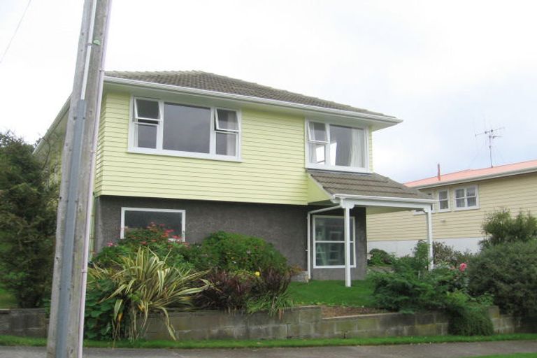 Photo of property in 10 Saint Edmund Crescent, Tawa, Wellington, 5028