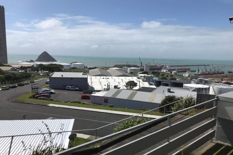 Photo of property in 2/31 Findlay Street, Moturoa, New Plymouth, 4310