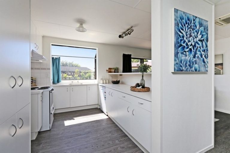 Photo of property in 24 Whiting Crescent, Greenmeadows, Napier, 4112