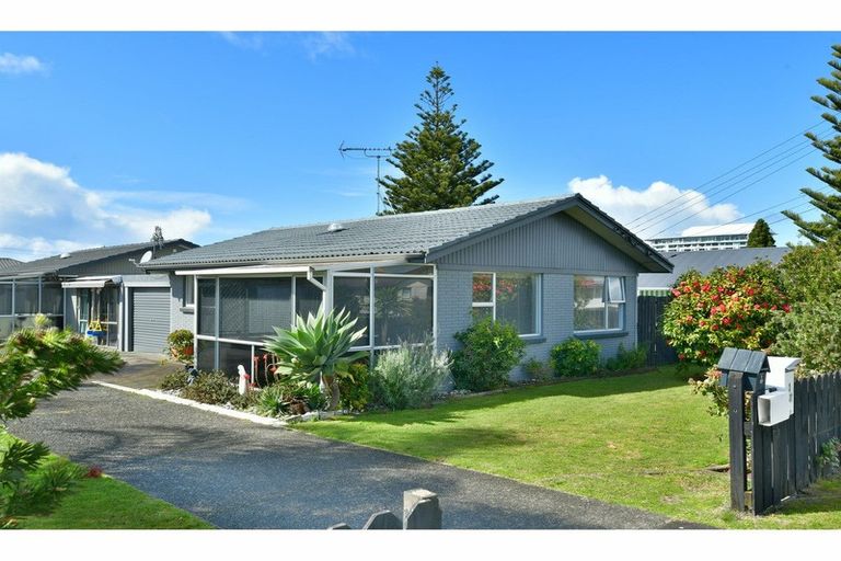 Photo of property in 1/127 Centreway Road, Orewa, 0931