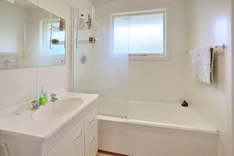 Photo of property in 182 Kendal Avenue, Burnside, Christchurch, 8053