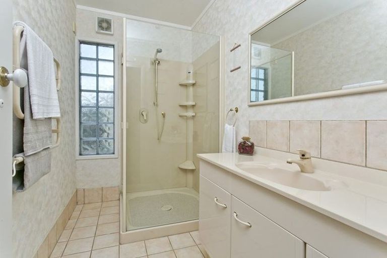 Photo of property in 7 Girrahween Drive, Totara Vale, Auckland, 0629