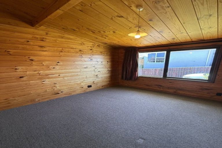 Photo of property in 6 Wisteria Grove, Maungaraki, Lower Hutt, 5010