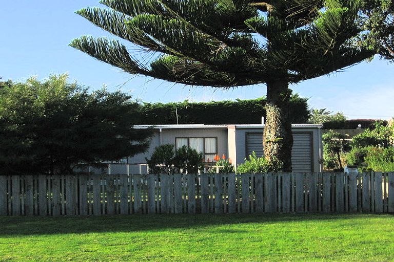 Photo of property in 7 Rauparaha Street, Waikanae Beach, Waikanae, 5036