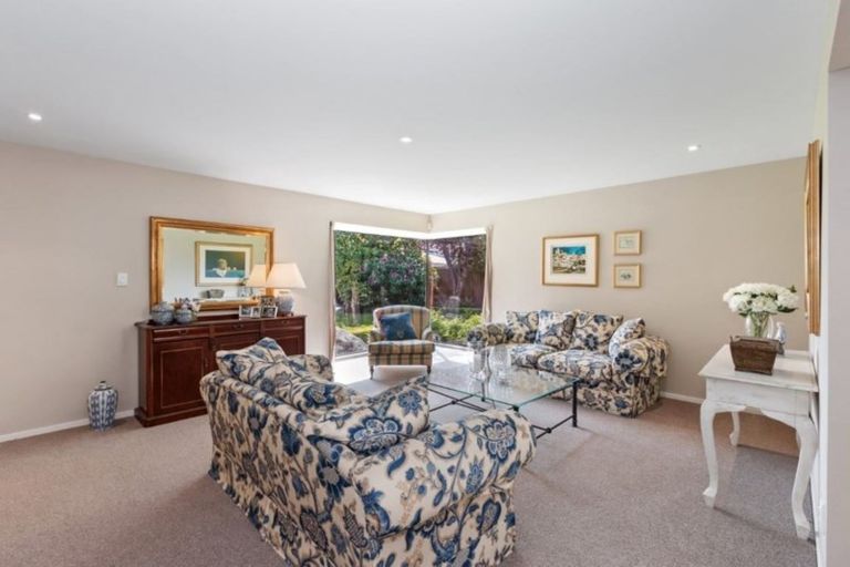 Photo of property in 22 Derenzy Place, Avonhead, Christchurch, 8042